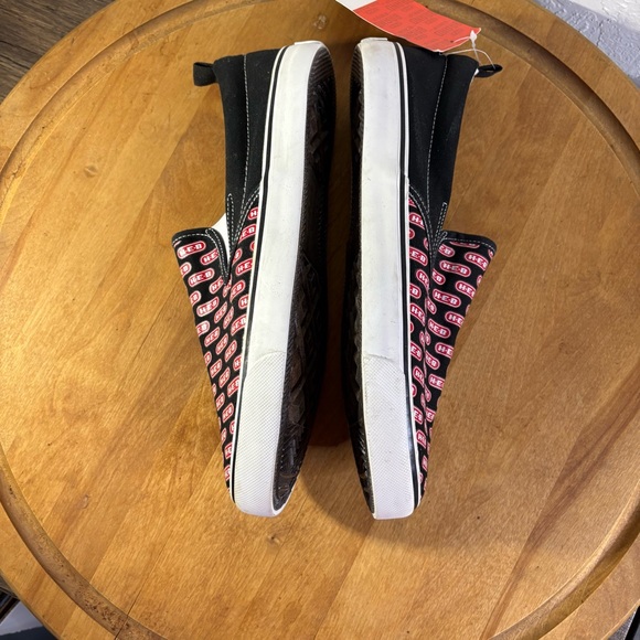 H-E-B Grocery Shoes Men 10 Women 12 Canvas Racetrack Twin Gore Graphic Slip On‎